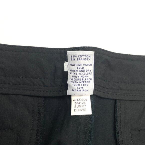 Gap Cuffed Bermuda Women's size 14 Black Chino Shorts - Picture 4 of 4